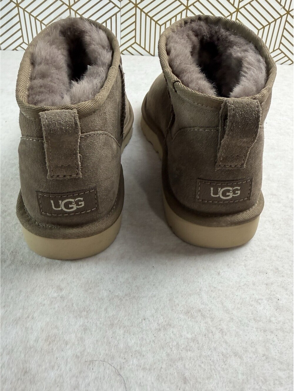 UGG Women's Classic Mini Boot Brown Shearling Ankle Bootie Size 11 EU 44 NWOB - Picture 4 of 11